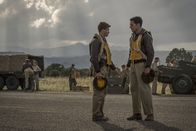 Catch-22 – McWatt (Jon Rudnitsky, l.); Yossarian (Christopher Abbott, r.)