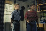 Malcolm mittendrin – Da Dewey (Erik Per Sullivan, l.) Billy Prescott (Logan A. Graham, r.) zum Verwechseln ähnlich sieht, kann er ein ziemlich geschmackloses Ding drehen ...