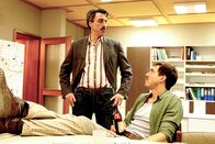 Die Läusemutter – Anton (Alexander Schubert, l.); Volker (Tobias van Dieken, r.)