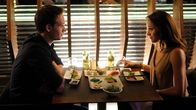Suits – Mike (Patrick J. Adams) und Rachel (Meghan Markle) wollen ihrer Beziehung eine echte Chance geben – doch Mikes Geheimnis, das ihn mit Harvey verbindet, steht zwischen ihnen.