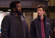 Ghosted – Leroy (Craig Robinson, l.) und Max (Adam Scott, r.) müssen in einem verlassenen Sanatorium ermitteln, als zwei Hobby-Geisterjäger mit einem echten paranormalen Phänomen in Berührung kommen ...