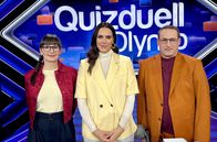 Quizduell - Olymp – Moderatorin Esther Sedlaczek (M.) mit den Kandidaten des Teams "Jäger": Annegret Schenkel (l.) und Manuel Hobiger (r.)