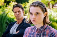 Meine Mutter ... – Rufus (Stephan Luca) muss seine Tochter Mia (Linda Stockfleth) erst einmal kennenlernen.