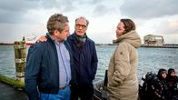 Unter anderen Umständen – Axel Schreiber (Johannes Zeiler, l.) vermisst seine Frau und seine Tochter, die von einer Wattwanderung nicht zurückgekehrt sind. Arne Brauner (Martin Brambach, M.) und Jana Winter (Natalia Wörner) haben eine Suchaktion gestartet.