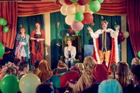 Die Läusemutter – Petra Nadolny (Doris Schmidt), Antje Widdra (Anke Knapp), April Hailer (Inge Bach), Alexander Schubert (Direktor Anton P. Immelmann).
