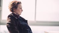 neoriginal: Survivors – Anita (Pia Lanciotti) ist zutiefst davon überzeugt, dass ihr Sohn Gabriele einem Verbrechen zum Opfer gefallen ist.