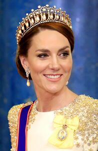 Kate Superstar - Der Kampf ums royale Image – Von der Bürgerlichen zur Prinzessin: Kate ist Ehefrau, Mutter und Mode-Ikone und mit Hunderten Terminen im Jahr eine wichtige Stütze für die britische Monarchie.