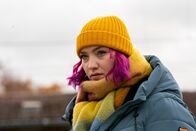WIR – Katha (Bineta Hansen) kehrt zurück nach Teltow.