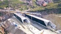 Traumzüge – Bildunterschrift: Der Ausbau der Schnellfahrstrecken ist eins der größten Infrastruktur-Projekte in der Geschichte Spaniens. Der Neubau von Brücken und Tunneln kostet Milliarden.
