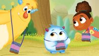 Esme & Roy – Esme und Roy beobachten mit Snugs die Natur.
