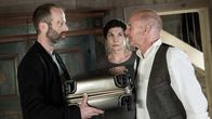 Tatort – v.li.: Klaus Tribusser (Alexander Linhardt), Hilde Tribusser (Karin Kienzer), Tribusser sen. (Johannes Seilern).