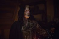 Salem – Wird Mary von dem aus der Hölle zurückgeholten Increase (Stephen Lang) die Antworten bekommen, die ihr einen Vorteil gegenüber der Countess verschaffen?