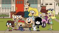 Willkommen bei den Louds – v.li.: Lisa, Luan, Luna, Lana, Lynn Sr., Lincoln, Lori, Charles, Lucy, Lola, Lynn, Leni