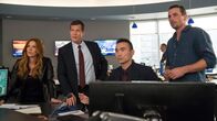 Unforgettable – L-R: Carrie Wells (Poppy Montgomery), Al Burns (Dylan Walsh), Jay Lee (James Hiroyuki Liao), Eddie Martin (Skeet Ulrich)