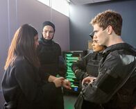 Quantico – (v.li.) Priyanka Chopra (Alex Parrish), Jake McLaughlin (Ryan Booth), Yasmine Al Massri (Nimah Amin), Jay Armstrong Johnson (Will Olsen).