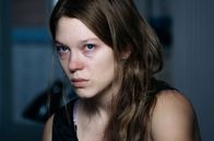 Im Schatten von Roubaix – Claude (Léa Seydoux), eine Außenseiterin und Manipulatorin, wird versuchen, sich in den Augen der Polizei zu entlasten, indem sie jemand anderen beschuldigt.