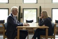 The Good Place – Michael (Ted Danson, l.); Eleanor (Kristen Bell, r.)