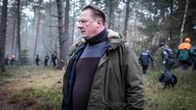 Im Abgrund – Wallat (Peter Kurth) bei der Suche nach dem verschwundenen Jungen.