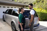 Navy CIS: Hawaii – Jane Tennant (Vanessa Lachey, l.); Jesse Boone (Noah Mills, r.)