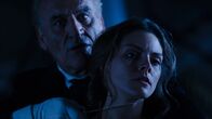 Grand Hotel – l-r : Benjamín(Manuel de Blas,l),Alicia Alarcón(Amaia Salamanca,r)