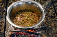 Zu Tisch ... – Kesselgulasch mit Okraschoten