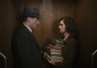 Babylon Berlin – Hauptkommissar Gereon Rath (Volker Bruch) und Kommissarsanwärterin Charlotte Ritter (Liv Lisa Fries) untersuchen den Mord an der Schauspielerin Betty Winter in den Babelsberger Filmstudios