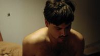 All In – Wie soll es weitergehen? Jamu (Daniel Popat) ist nachdenklich.