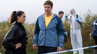 Inspector Lynley & Sergeant Havers – Inspector Thomas Lynley (Leo Suter) und seine Kollegin Sergeant Barbara Havers (Sofia Barclay) untersuchen die Leiche eines jungen Kajaklehrers.