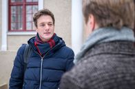 Sturm der Liebe – Henry (Patrick Dollmann, l.) macht Ragnar (Jeroen Engelsman, r.) unmissverständlich klar, dass er nichts von seinen Lügen hält.