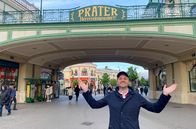 Was kostet... – Wien ist ein wahrer Klassiker unter den Städtereisen. Kein Wunder, denn die österreichische Hauptstadt gilt als richtig lebenswerte Stadt. Und sie hat viel zu bieten – besonders in Puncto Kultur und Kulinarik. Ein Must See der Stadt ist der Wiener Prater.