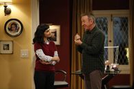 Last Man Standing – Mandy Baxter (Molly Ephraim, l.); Mike Baxter (Tim Allen, r.)