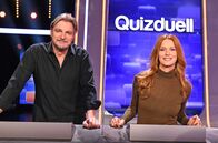 Quizduell - Olymp – Die Kandidat:innen des Teams "Kamera": Der Schauspieler Stefan Jürgens (l.) und die Schauspielerin Esther Schweins (r.).