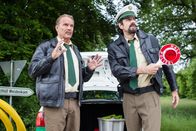 Hubert und Staller – Von links: Franz Hubert (Christian Tramitz) und Johannes Staller (Helmfried von Lüttichau) im Undercover-Einsatz.