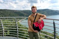 alpha-expedition: Wunderschön! – Urlaub am Wasser? Da hat das Sauerland einiges zu bieten. Daniel Aßmann erlebt jede Menge Abenteuer rund um die großen Stauseen. - Daniel Aßmann am Biggesee.