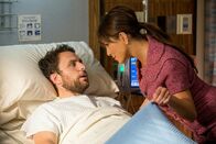 Kill the Boss 2 – L-R: Dale Arbus (Charlie Day), Dr. Julia Harris (Jennifer Aniston).