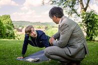 Sturm der Liebe – Unwissentlich unterstützt Robert (Lorenzo Patané, r.) Gerrys (Johannes Huth, l.) Wunsch, ein Held zu werden.
