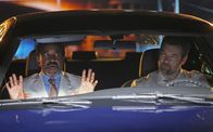 No Activity – Judd Tolbeck (Tim Meadows, l.); Nick Cullen (Patrick Brammall, r.)