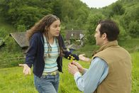 Sechserpack – Wenn sich Großstädter und Landei treffen, dann spricht man einfach nicht die gleiche Sprache... (Shirin Soraya, l., Thomas M. Held, r.)