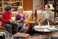 The Big Bang Theory – (v.li.) Simon Helberg (Howard Wolowitz), Melissa Rauch (Bernadette Rostenkowski-Wolowitz), Mayim Bialik (Amy Farrah Fowler), Jim Parsons (Sheldon Cooper).
