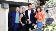 Nationale 1. August-Sendung der SRG SSR – Moderatoren aus den 4 Landesteilen: Jean-Marc Richard (RTS), Corina Schmed (RTR), Sven Epiney (SRF) und Sandy Altermatt (RSI) im Tessin. 2023 2024 Copyright: SRF/RSI/Loreta Daulte