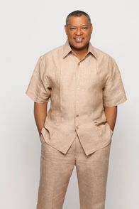 Black-ish – (v.li.) Anthony Anderson (Andre Johnson), Tracee Ellis Ross (Rainbow Johnson), Yara Shahidi (Zoey Johnson), Miles Brown (Jack Johnson), Laurence Fishburne (Pops), Marcus Scribner (Andre Johnson jun.), Marsai Martin (Diane Johnson).