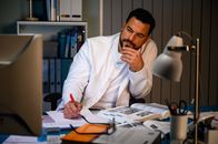 Bettys Diagnose – Dr. Tom Koopmann (Tobias Licht).