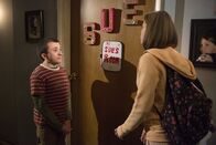 The Middle – Brick (Atticus Shaffer, l.); Sue (Eden Sher, r.)