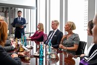 Alles oder Nichts – Als es zur Wahl des neuen Vorstands kommt, werden (v.l.n.r.) Tarek (Varol Sahin), Anja (Franziska Breite), Olaf (Thomas Morris) und Bea (Niki Finger) sichtlich nervös ...