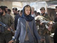 Homeland – In Berlin geraten Allison und Saul über die weitere Strategie aneinander, während Carrie (Claire Danes) im Flüchtlingscamp in große Gefahr gerät ...