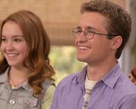 The Goldbergs – Brea Bee (Sadie Stanley, l.); Adam Goldberg (Sean Giambrone, r.)