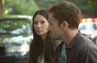 Elementary – Versuchen gemeinsam, einen Mordfall aufzudecken: Holmes (Jonny Lee Miller, r.) und Watson (Lucy Liu, l.) ...
