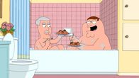Family Guy – Während Lois mit ihrer Mutter Babs einen Tag im Spa verbringt, kümmert sich Peter (r.) um Babs Ehemann Carter (l.) ...