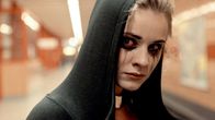 Goethes Faust – MDR FERNSEHEN GOETHES FAUST Uhr. Meph (Runa Pernoda Schaefer) behauptet der Teufel selbst zu sein.