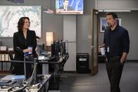 FBI: Special Crime Unit – Special Agent in Charge Isobel Castille (Alana De La Garza, l.); Assistant Special Agent in Charge Jubal Valentine (Jeremy Sisto, r.)